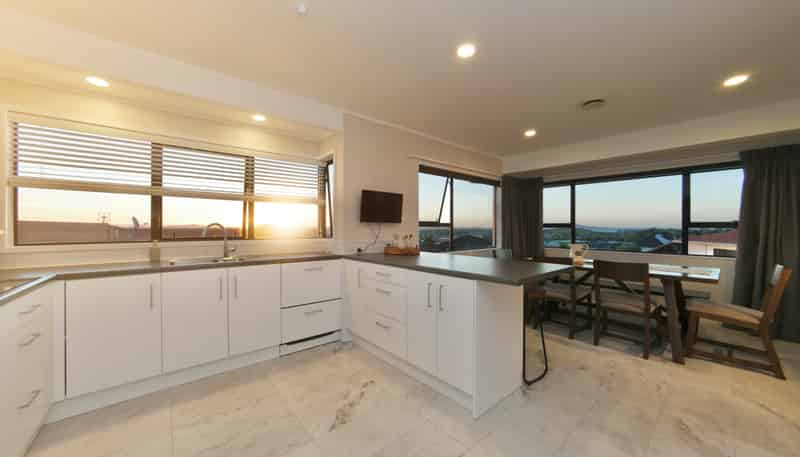 2/13 Pitlochry Place, Botany Downs