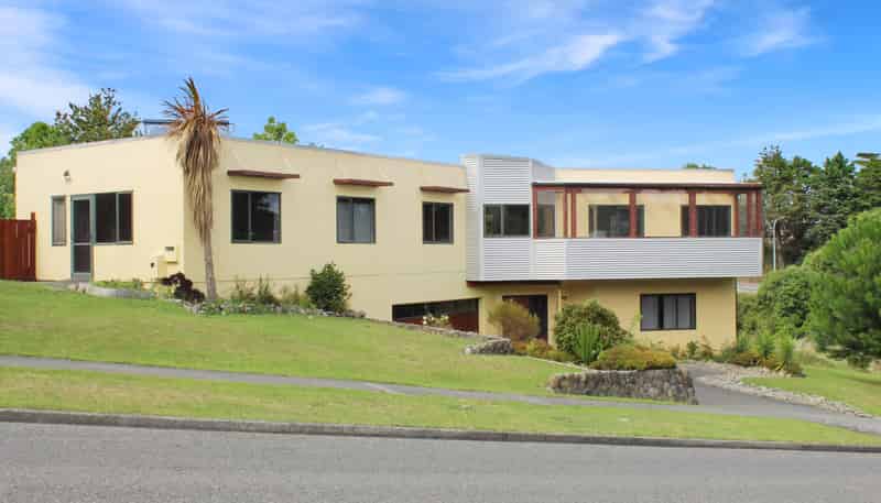 8 Ruapehu Drive, Fitzherbert