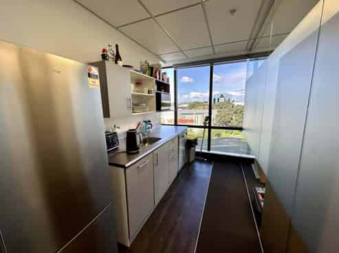 Easily accessible Ellerslie workplace