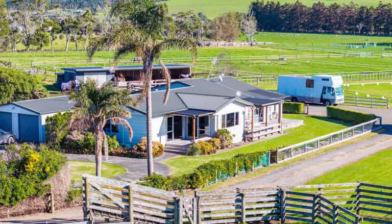 712 One Tree Point Road, One Tree Point