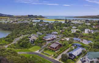 15 Tutchen Avenue, Raglan
