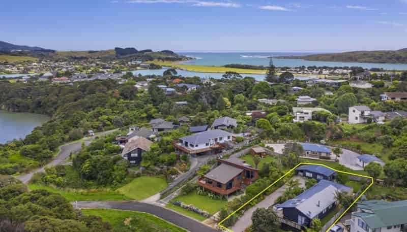 15 Tutchen Avenue, Raglan