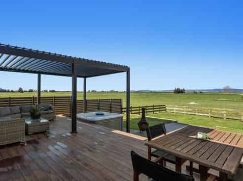 97 East Bank Road, Thornton