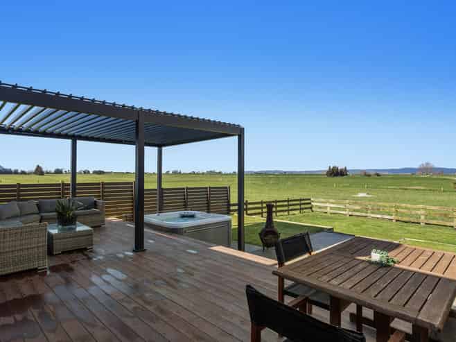 97 East Bank Road, Thornton