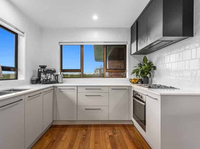 97 East Bank Road, Thornton