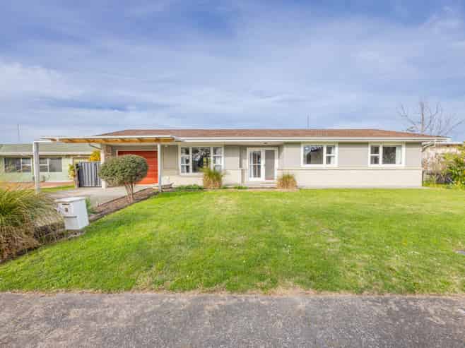 8 Crichton Place, Taradale