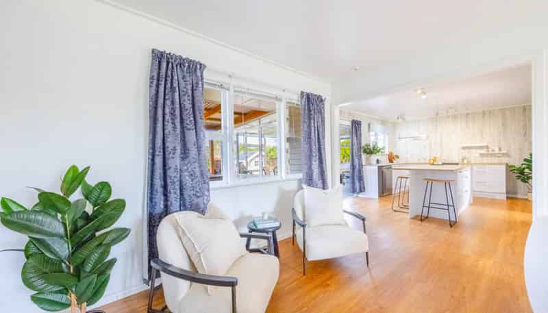 8 Crichton Place, Taradale