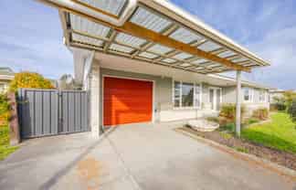 8 Crichton Place, Taradale