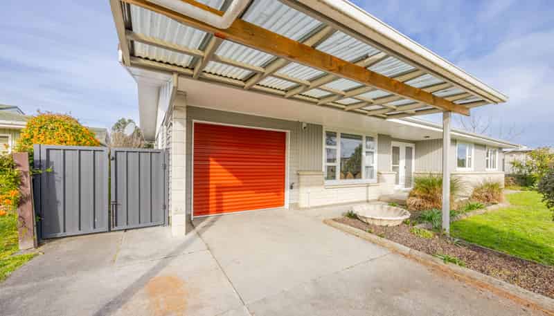 8 Crichton Place, Taradale