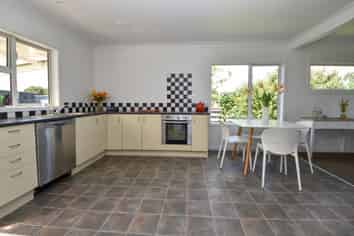 28 Andersons Line , Carterton