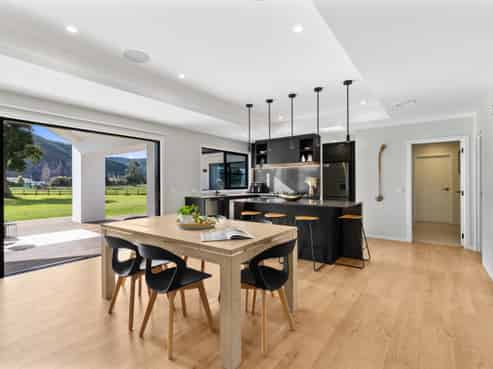 51 Pigeon Valley Road, Wakefield