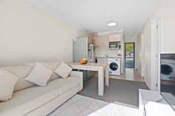 1E/25 Weranui Road, Waiwera