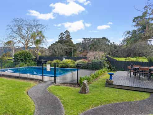 1/25E Weranui Road, Waiwera