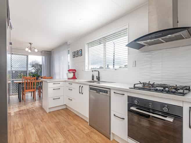 1 Amberley Avenue, Westbrook