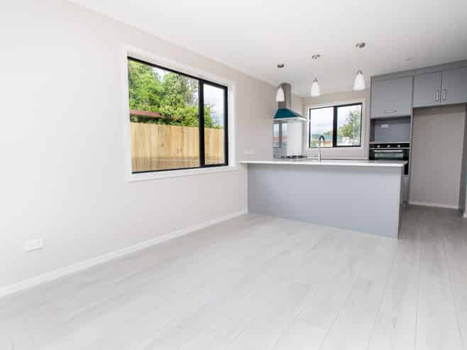 2/1 Splitt Avenue, Glenview
