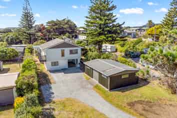 6 Toi Street, Otaki Beach