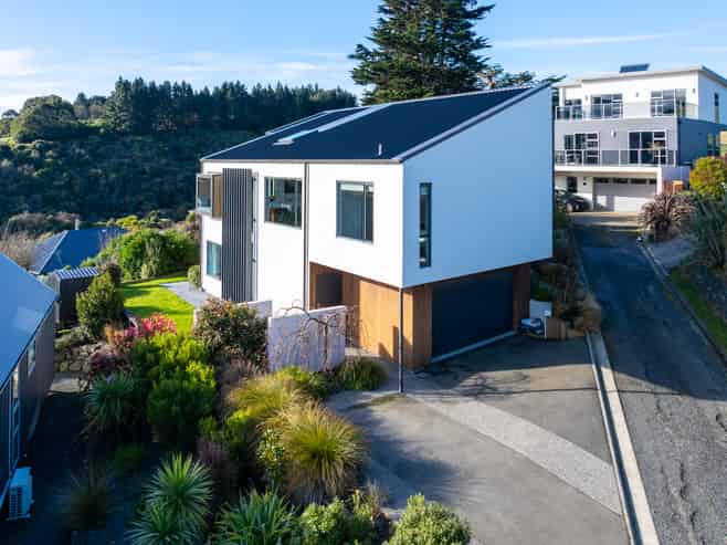 100 Mission Cove, Company Bay