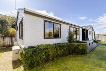 7C Waterloo Place, Westown