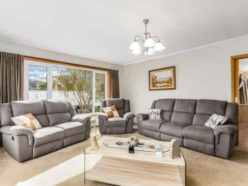 25A Field Street, Silverstream