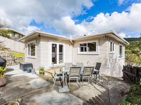 25A Field Street, Silverstream