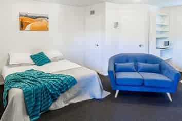 8/35 Jones Crescent, Melville