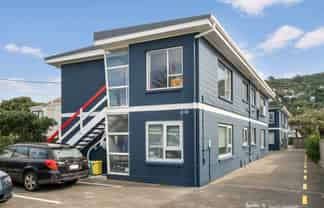 3/218 Onepu Road, Lyall Bay