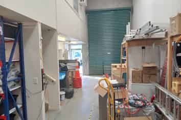 ALBANY TRADESMAN UNIT - 120M²
