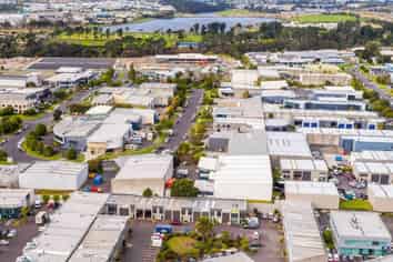 ALBANY TRADESMAN UNIT - 120M²
