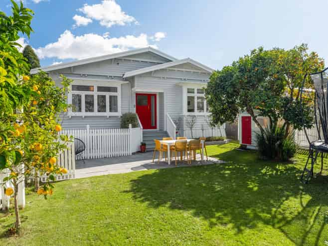8 Epworth Avenue, Royal Oak