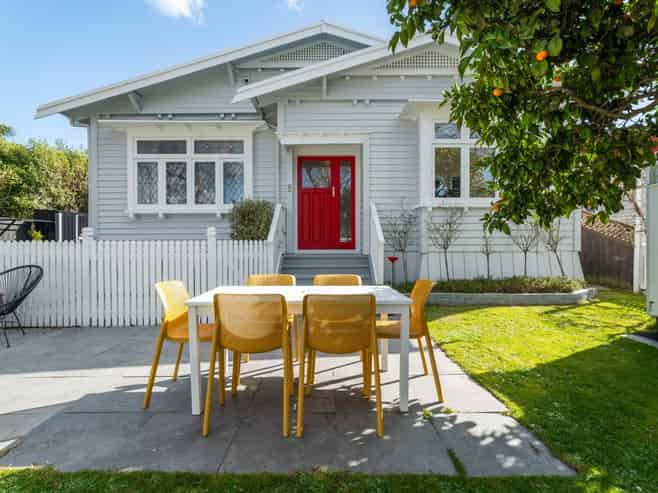 8 Epworth Avenue, Royal Oak