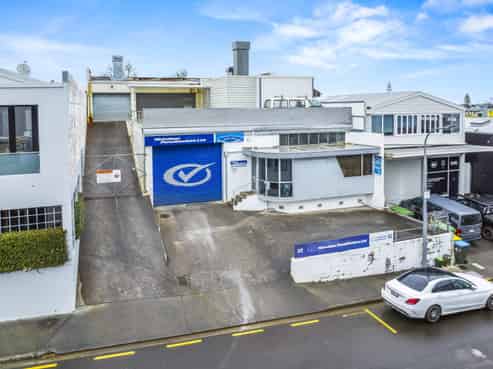 First time on market in 40 years, city standalone