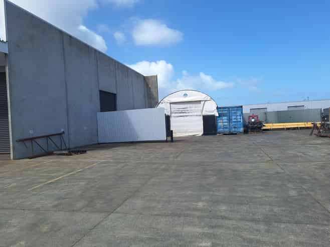 For Lease - Warehouse + small yard - Helensville