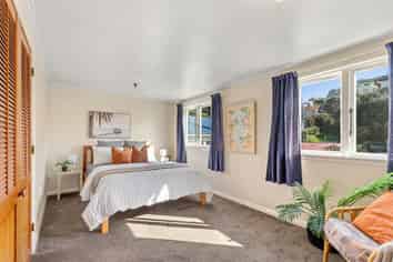 11 Hungerford Road, Lyall Bay