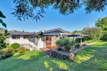 8 Coromandel Crescent, Mairangi Bay