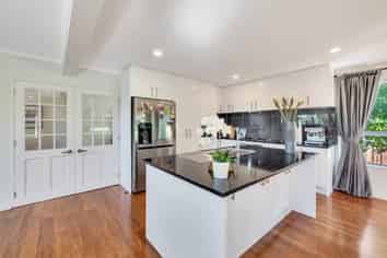 8 Coromandel Crescent, Mairangi Bay