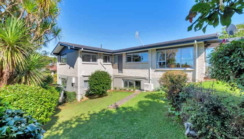 8 Coromandel Crescent, Mairangi Bay