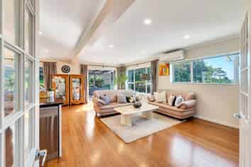 8 Coromandel Crescent, Mairangi Bay