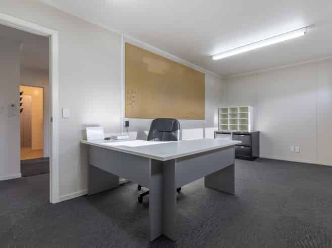 Tidy industrial unit in central Waipukurau
