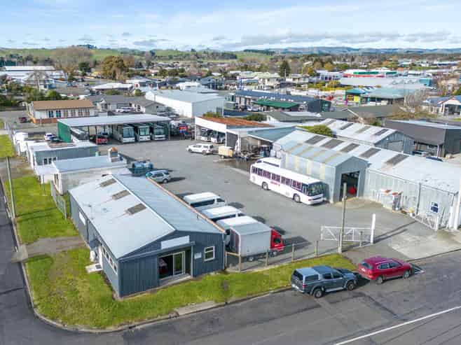 Tidy industrial unit in central Waipukurau