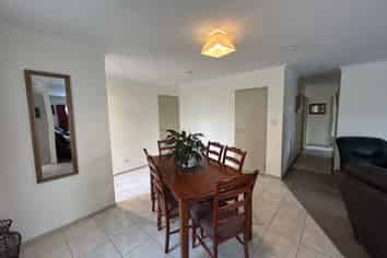 28b Guppy Road, Greenmeadows