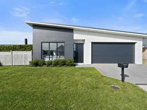 5 Kuku Avenue, Red Beach