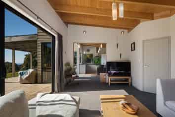 1039E Work Road, Whakamarama