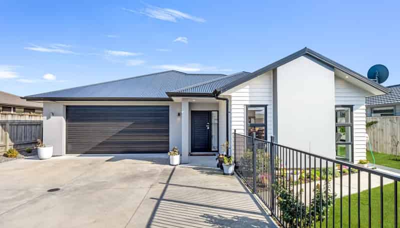 6 Simon Street, Tawhero