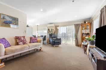 1/8 Village Place, Tuakau