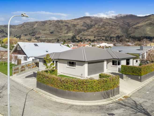 12 Jessies Crescent, Wanaka