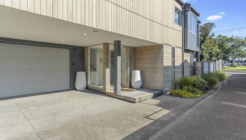 2/43 Princes Street, Northcote Point