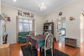 358 Western Hills Drive, Avenues