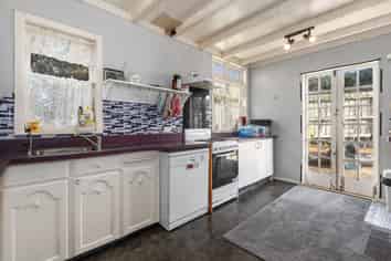 358 Western Hills Drive, Avenues