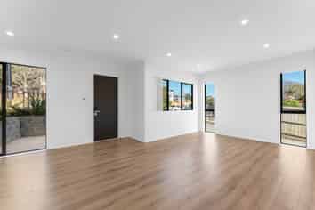 1/58 Sylvan Crescent, Te Atatu South