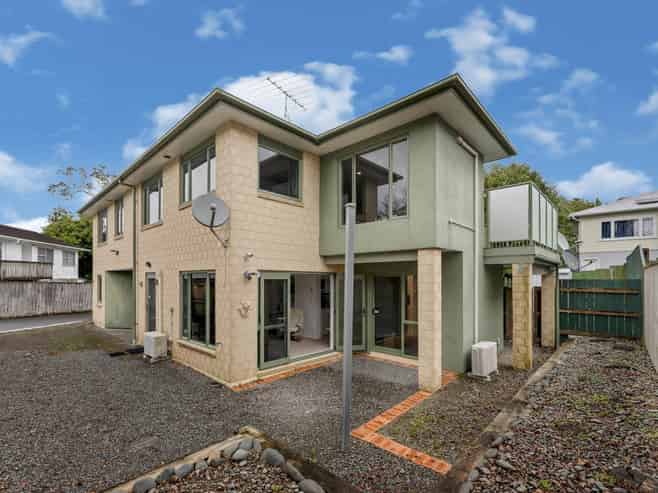 2/55 Normanton Street, Glenfield